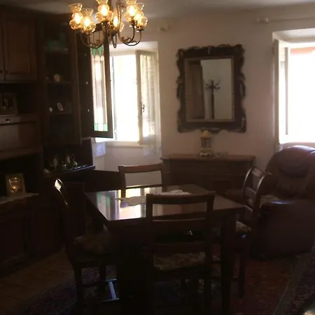 Casa Vittoria Borgo Rotondo Varese Ligure